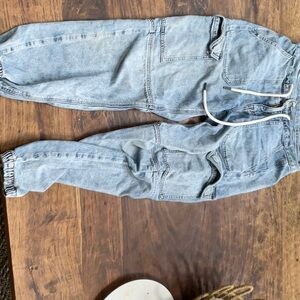 American eagle size 4 cargo jeans